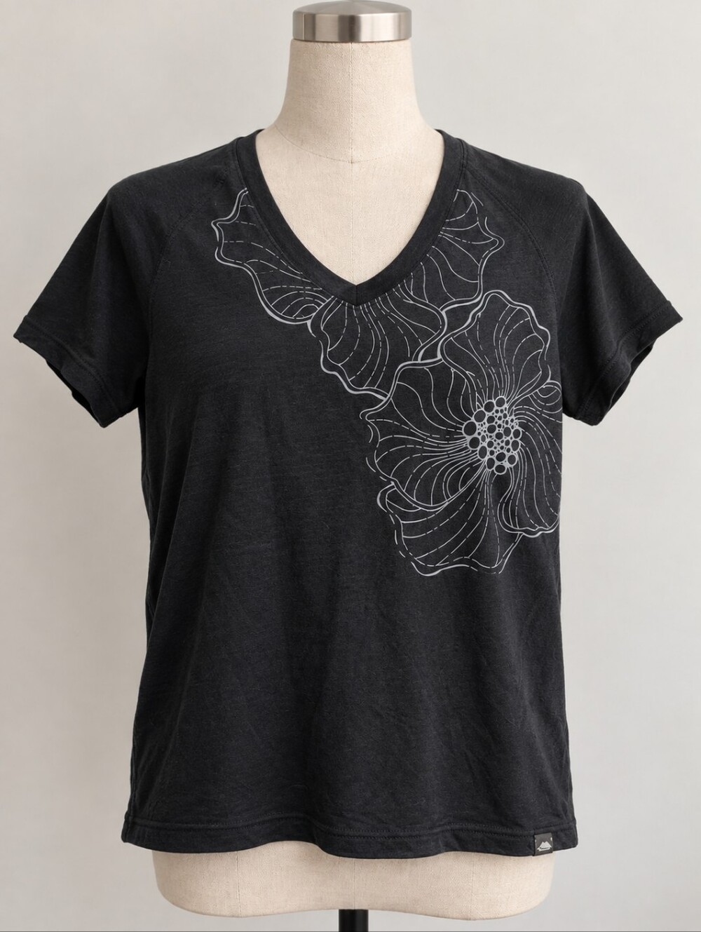 The North Face Women’s Merino Wool Blend Floral V-Neck T-Shirt Black Size Large